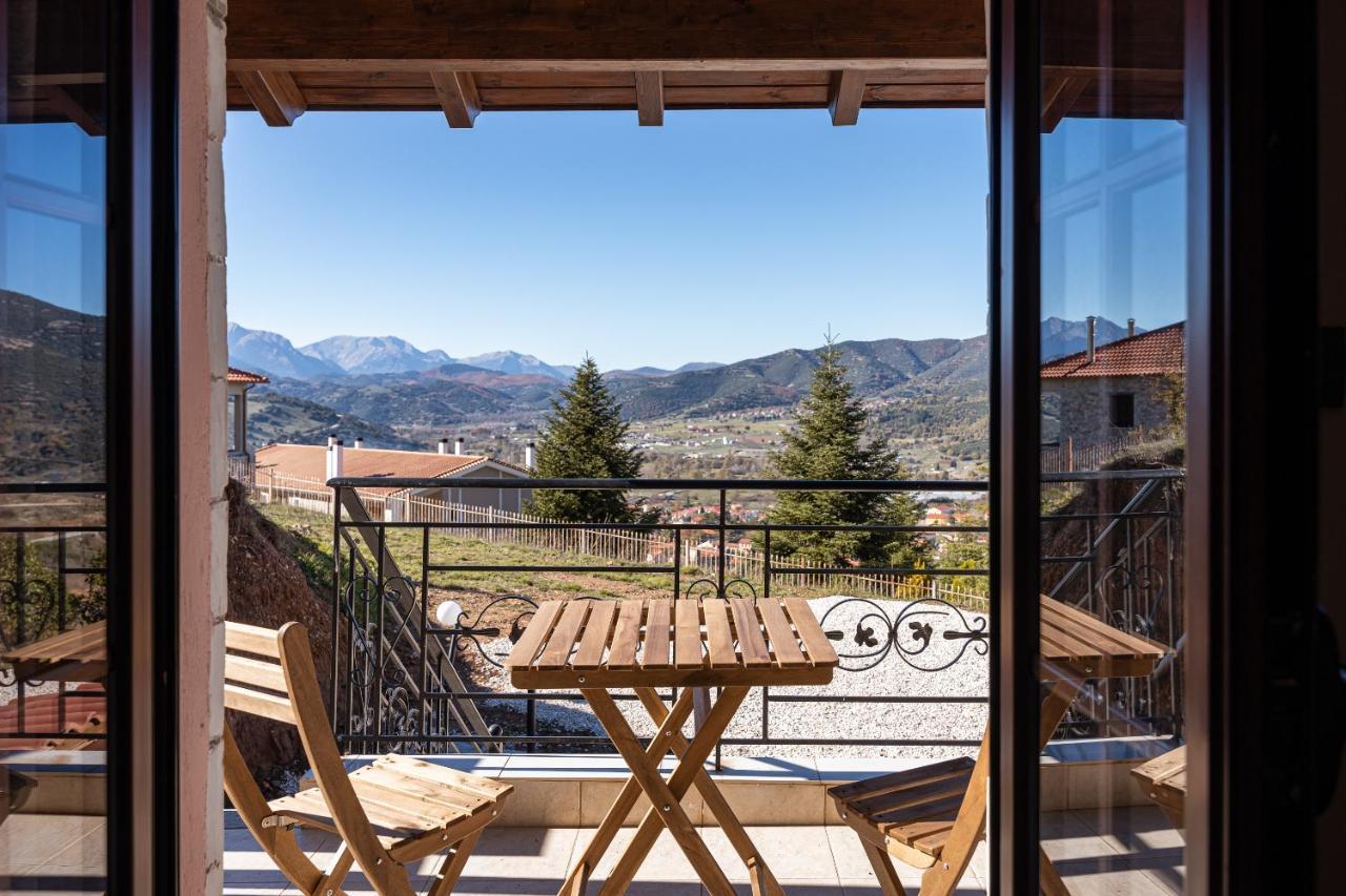 Gm Luxury Suites Калаврита Екстериор снимка