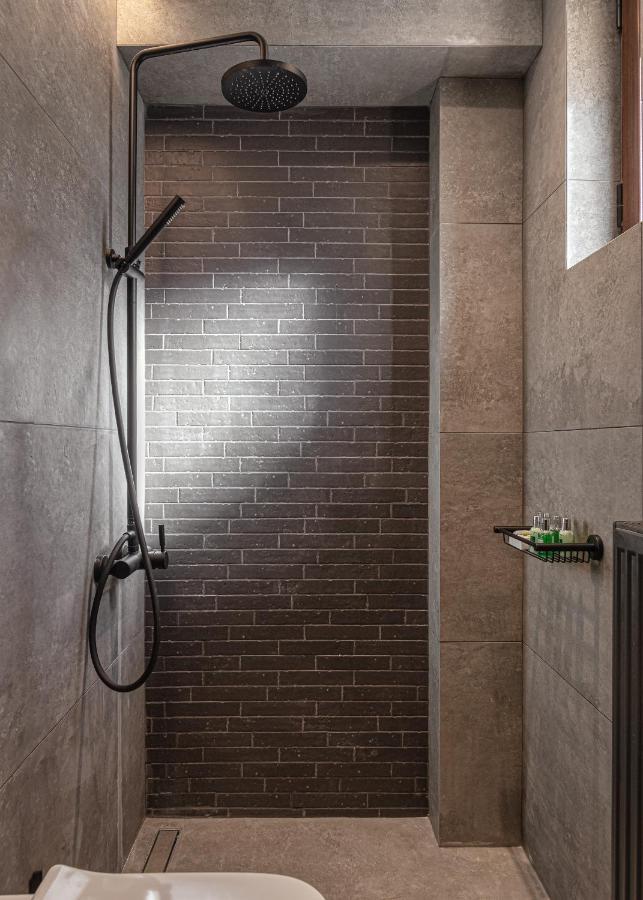 Gm Luxury Suites Калаврита Екстериор снимка