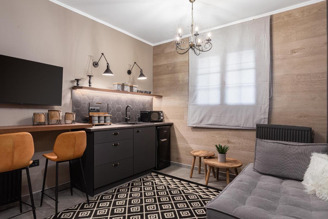 Gm Luxury Suites Калаврита Екстериор снимка