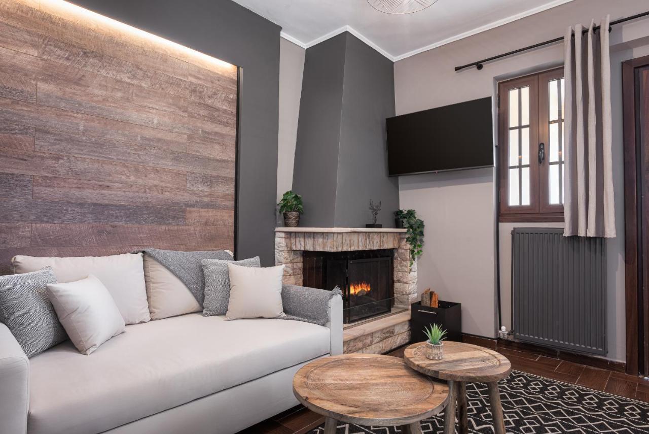 Gm Luxury Suites Калаврита Екстериор снимка