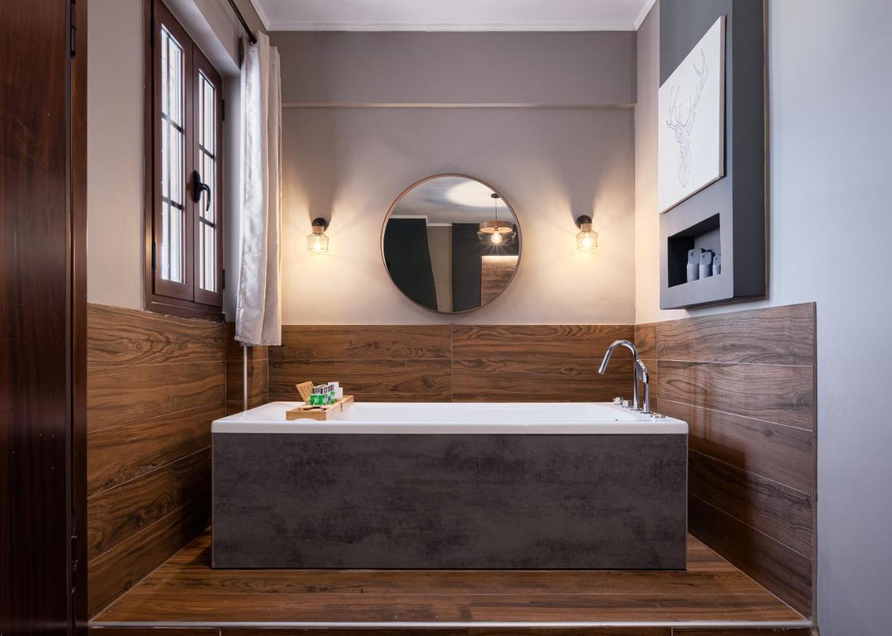 Gm Luxury Suites Калаврита Екстериор снимка