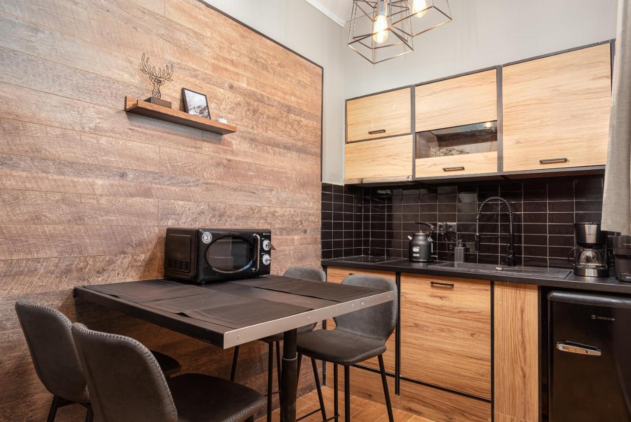 Gm Luxury Suites Калаврита Екстериор снимка