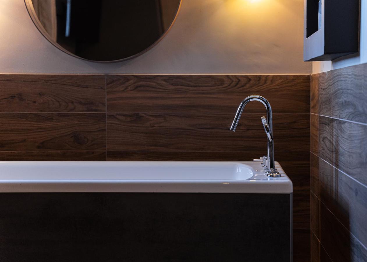 Gm Luxury Suites Калаврита Екстериор снимка