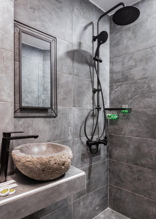 Gm Luxury Suites Калаврита Екстериор снимка
