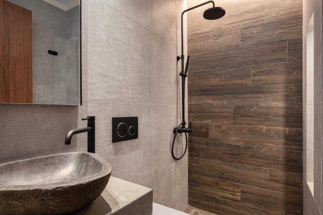 Gm Luxury Suites Калаврита Екстериор снимка