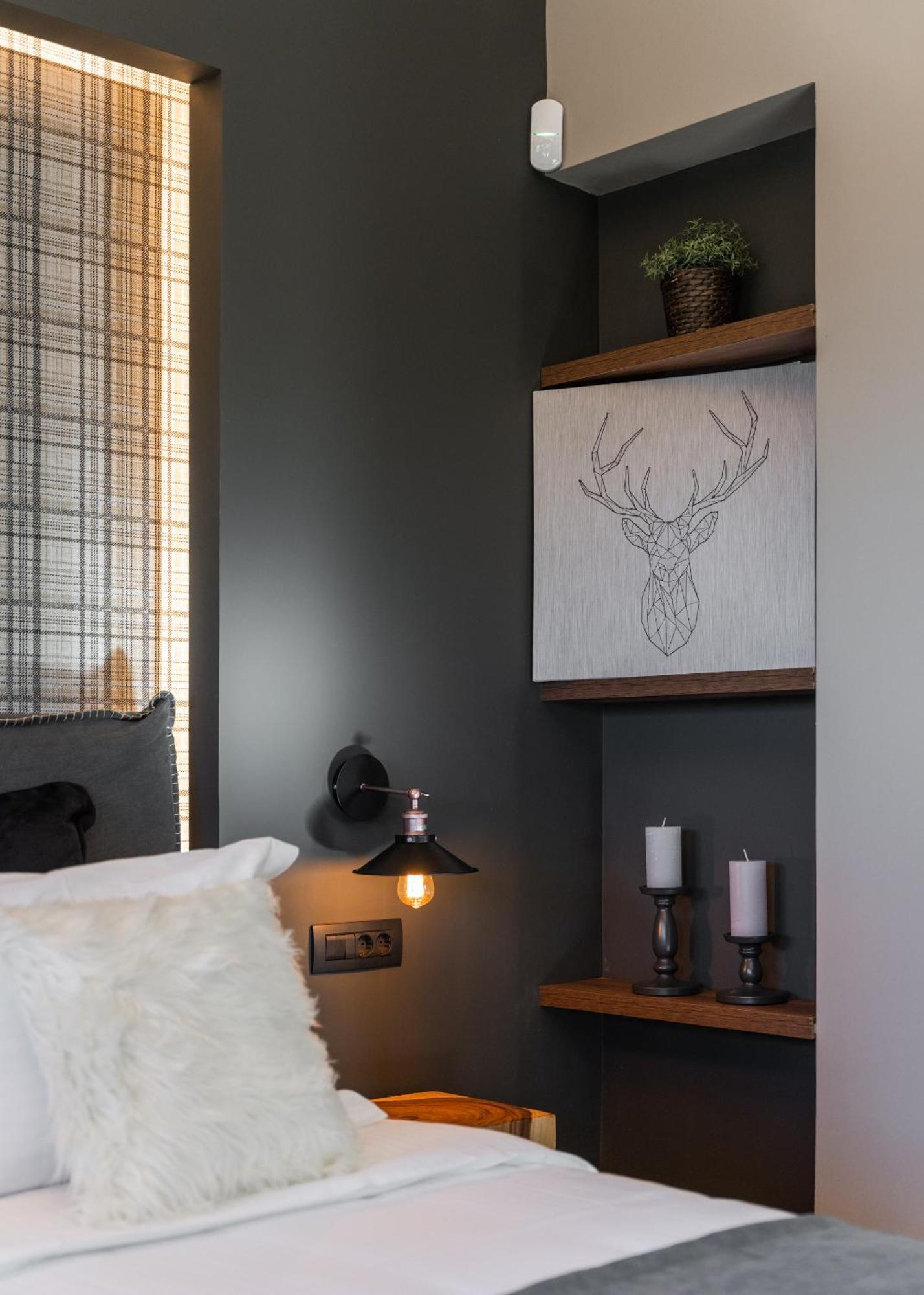 Gm Luxury Suites Калаврита Стая снимка