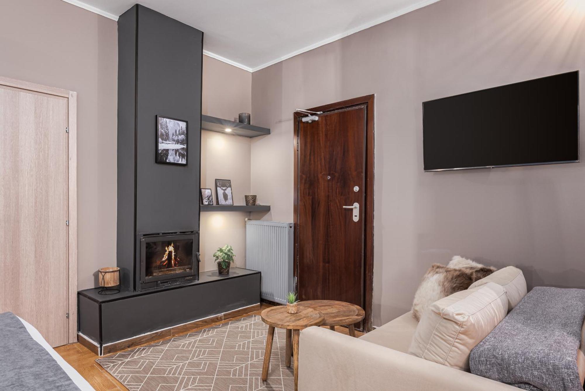 Gm Luxury Suites Калаврита Стая снимка